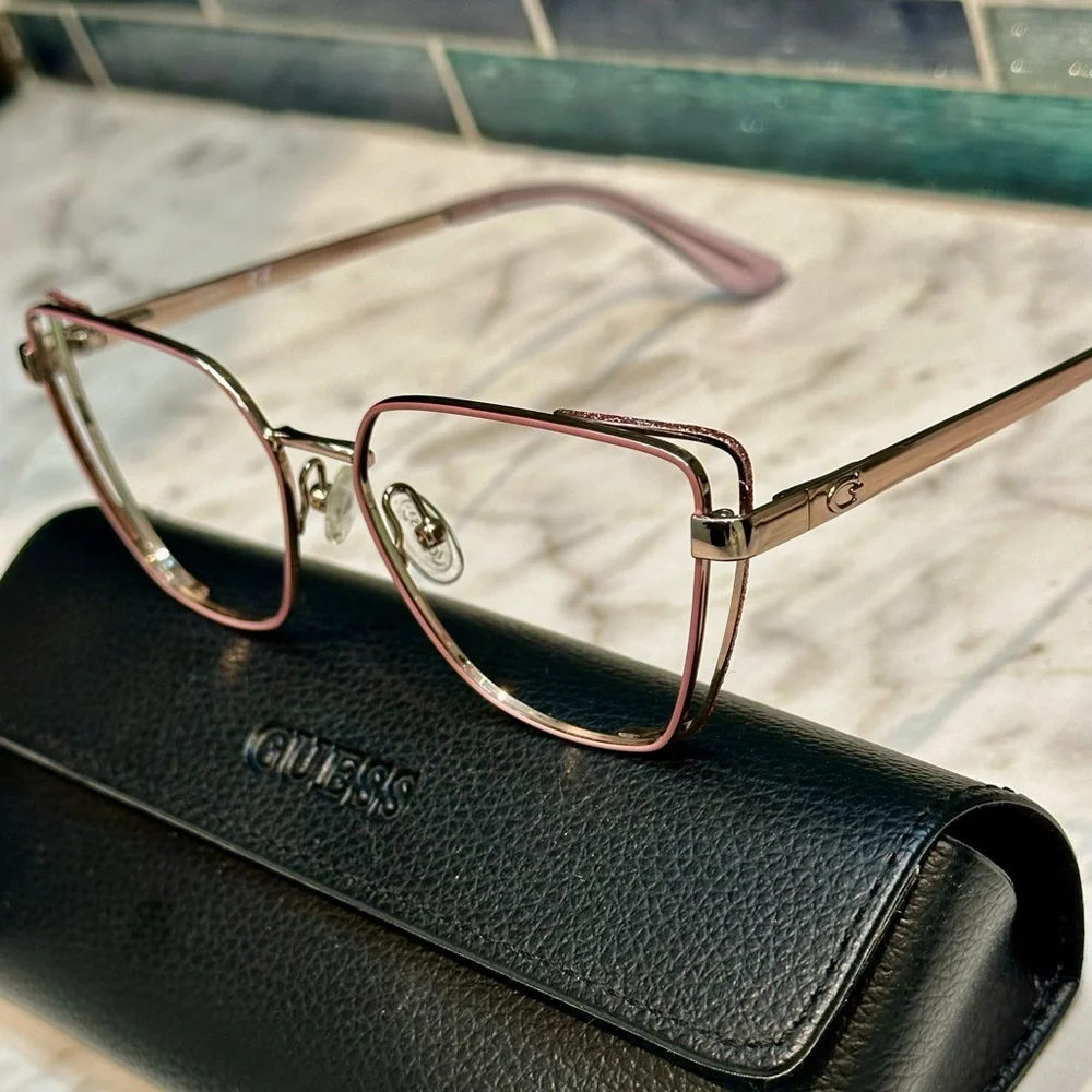 Guess stylish rose